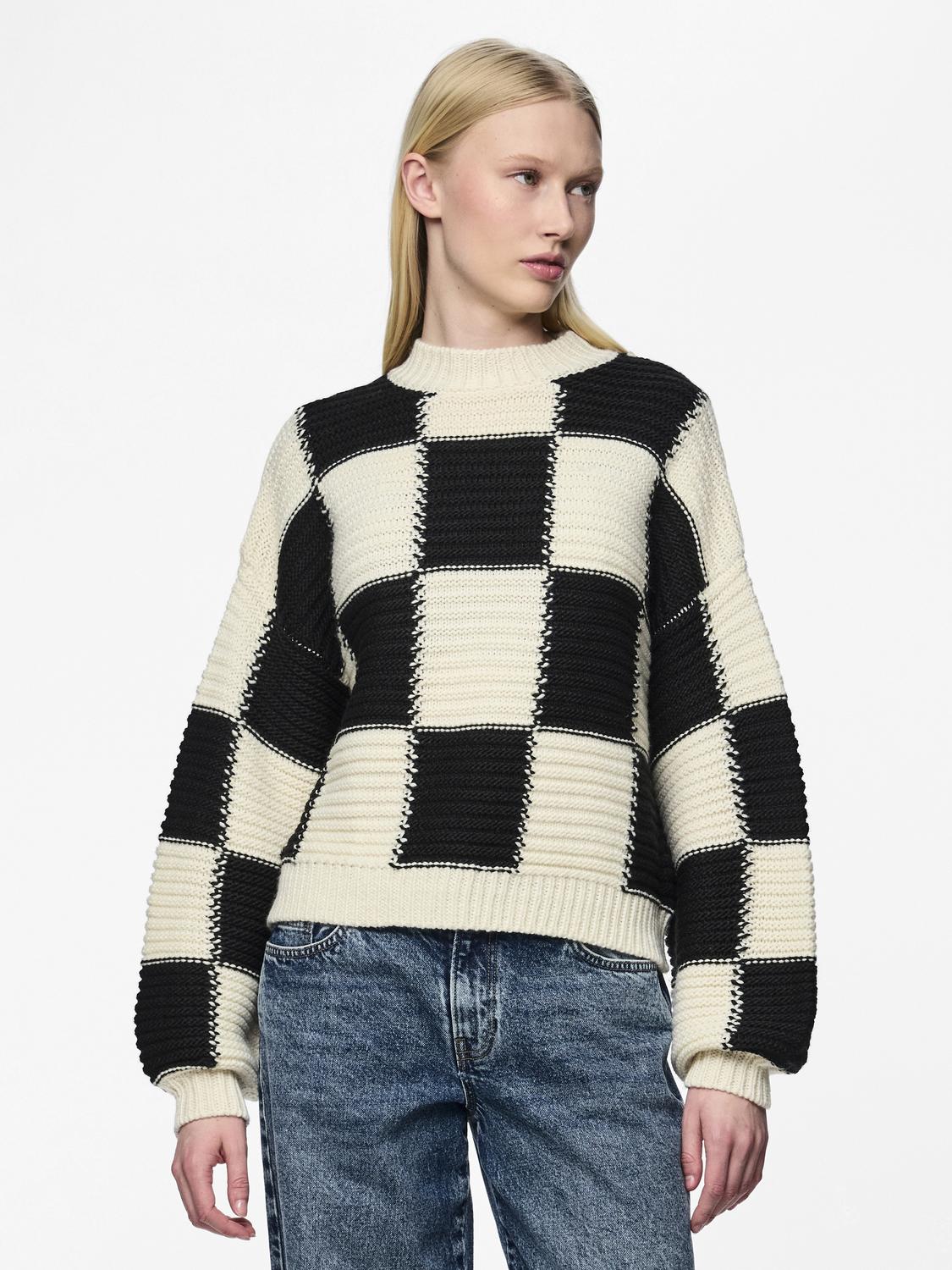 model_shot-front